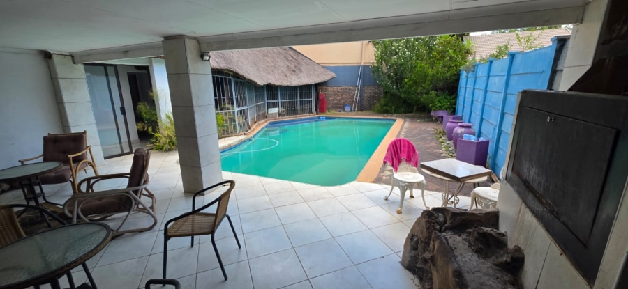 6 Bedroom Property for Sale in Wilkeville North West